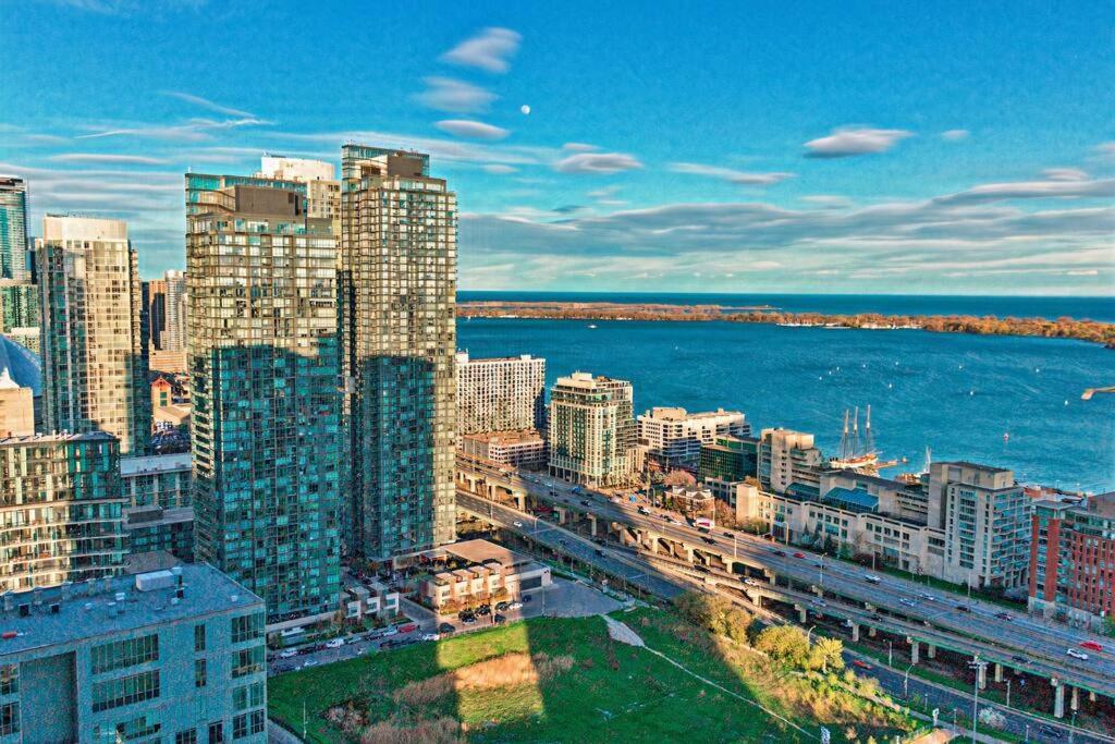 Guestic At Cityplace - Lake View & One Free Parking Toronto Exterior foto